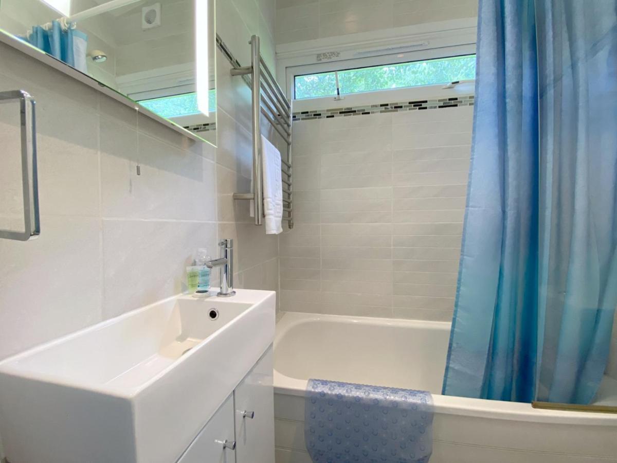 Pass The Keys Gower Beach Staycation Caswell Bay - Sleeps 4 Swansea Esterno foto